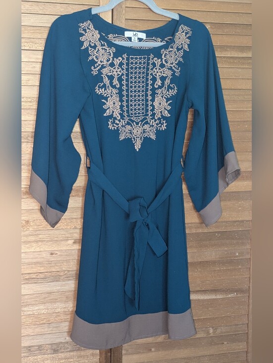 Ya Los Angeles Dresses & Skirts - 🔥FINAL🔥Ya Los Angeles Teal Embroidered Boho Dress w/ Taupe Trim